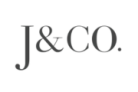 J and co jewellery: Comprar Pendientes pequeños con barra de triple punto